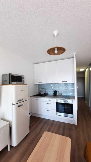 Fridge, microwave, coffee/tea maker