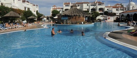 Piscine extérieure, piscine chauffée