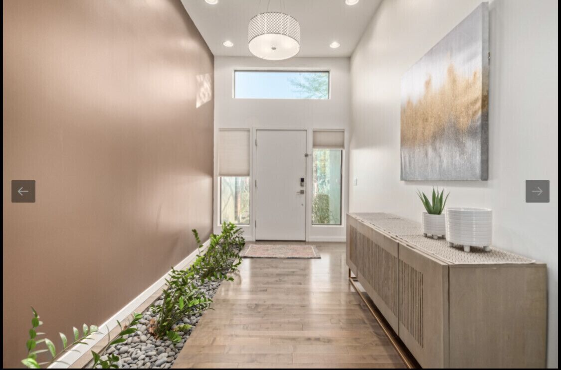  Stylish Luxe Paradise Home with Perfect Location  for Everyone & Everything!
