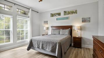 3 habitaciones, escritorio, tabla de planchar con plancha y wifi gratis