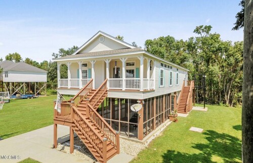 Old Town Bay St. Louis Private Location Outdoor Bar Area Pool Table Ping Pong 