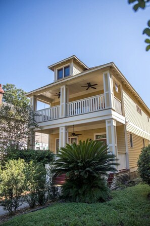 Exterior - Springfield Island (Jacksonville)