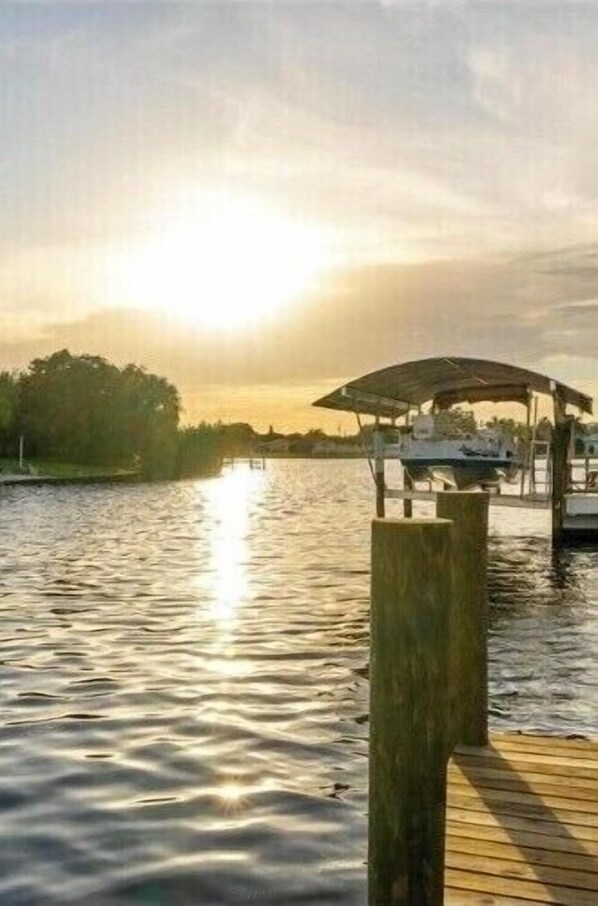 Miscellaneous - Water property , canal access to the harbor and kayaking (Port Charlotte)