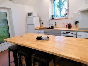 Frigorífic, microones, forn i placa de cuina 