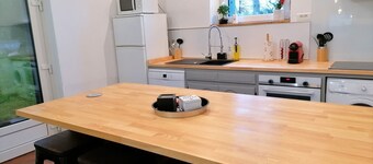 Comfortable country house (linen / internet / air conditioning) 5 minutes from the A20 motorway