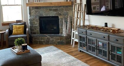 Updated Schweitzer condo with beautiful mountain and valley views!