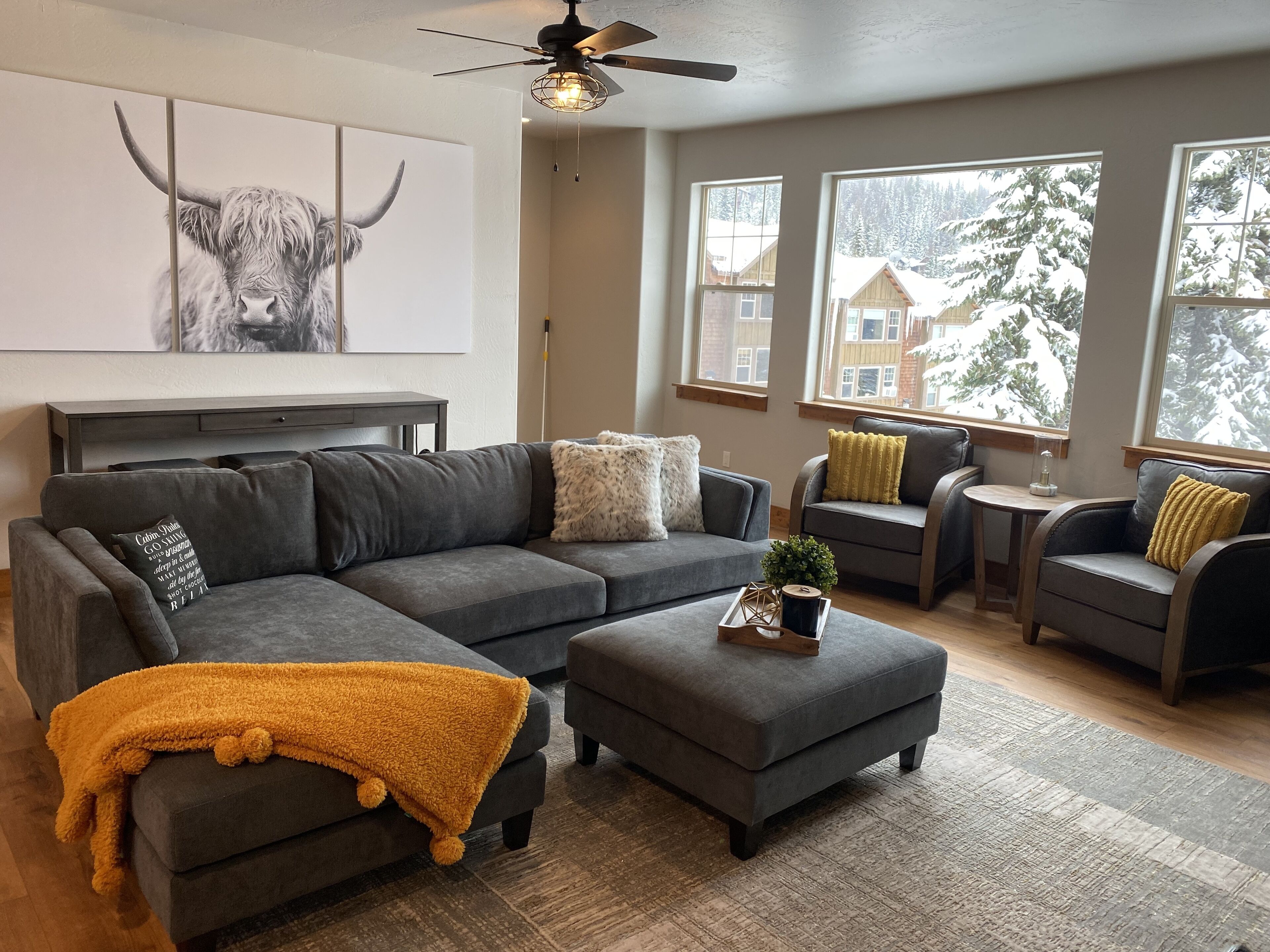 Smart-TV, Kamin, Videospiele, DVD-Player