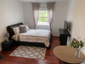 1 bedroom, desk, iron/ironing board, free WiFi - Marvelous Get Away In The Heart Of Fort Myers (Fort Myers)