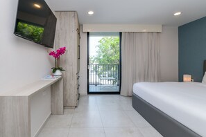 2 bedrooms, in-room safe, iron/ironing board, free WiFi