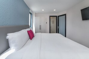2 bedrooms, in-room safe, iron/ironing board, WiFi (free)