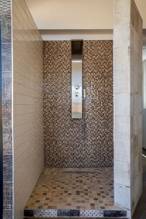 Shower, hair dryer, towels, soap - Rooftop Pool w/Lounge Area-2be2ba Sleeps 4  #A5 (Oranjestad)