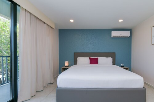 Rooftop Pool w/Lounge Area-2be2ba Sleeps 4  #A5