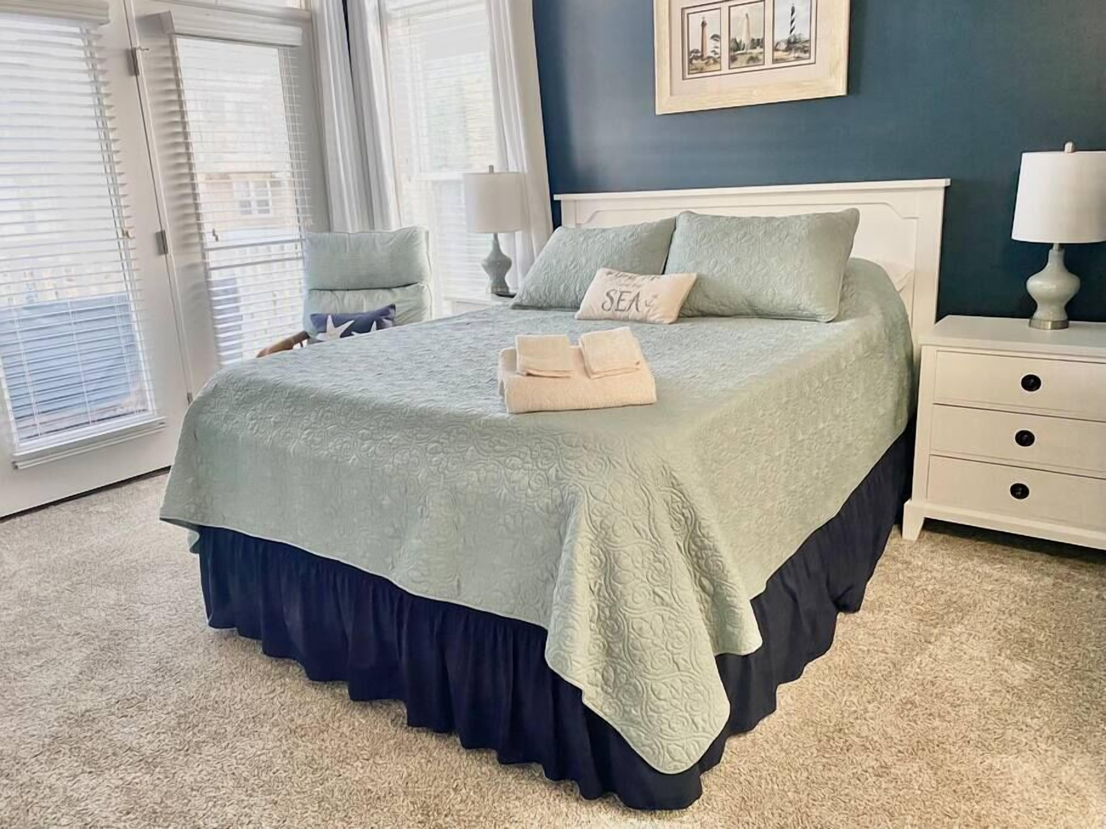 3 chambres, bureau, fer et planche à repasser, lit parapluie