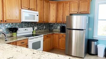 Køleskab, mikrobølgeovn, ovn, kogeplade