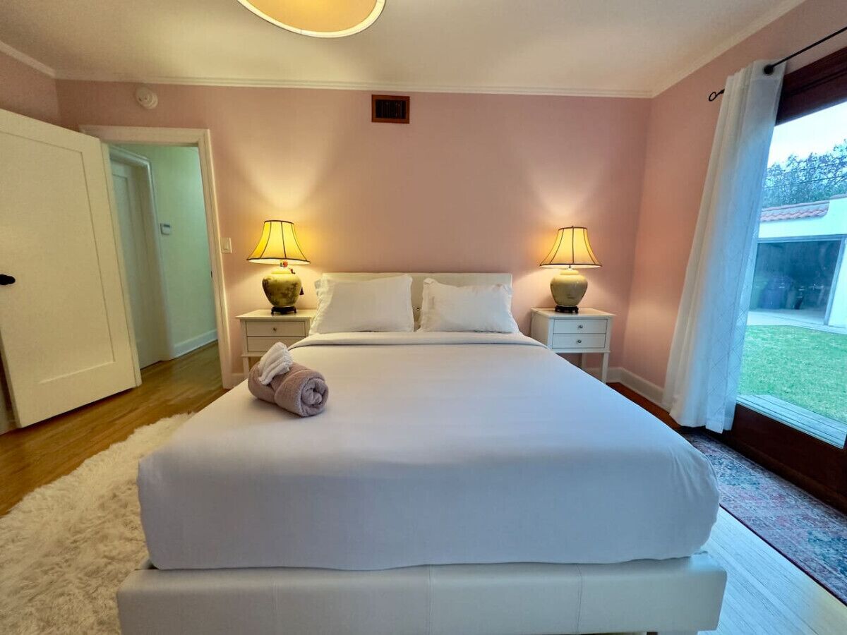 2 bedrooms, desk, iron/ironing board, free WiFi