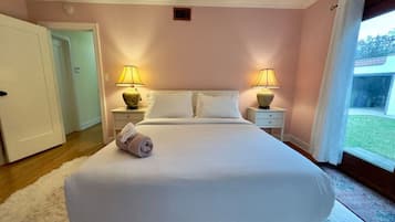 2 bedrooms, desk, iron/ironing board, free WiFi