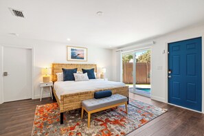 5 bedrooms, desk, iron/ironing board, free WiFi - Stylish & Cheerful Stay with Pool in Fort Lauderdale (Fort Lauderdale)