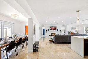 Dining - Stylish & Cheerful Stay with Pool in Fort Lauderdale (Fort Lauderdale)