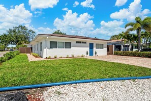 Exterior - Stylish & Cheerful Stay with Pool in Fort Lauderdale (Fort Lauderdale)