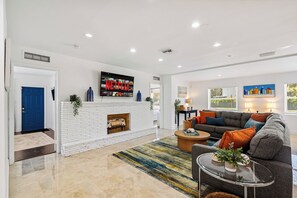 Smart TV - Stylish & Cheerful Stay with Pool in Fort Lauderdale (Fort Lauderdale)