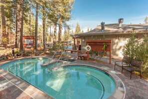 Piscine extérieure, piscine chauffée