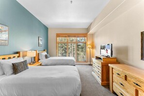 4 Schlafzimmer, Zimmersafe, Schreibtisch, Bügeleisen/Bügelbrett