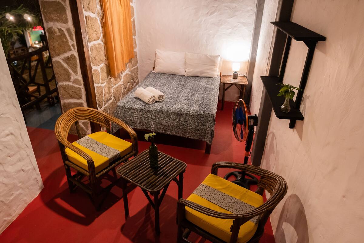 Basic Double Room (Algarrobo) | Free WiFi, bed sheets