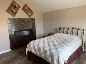 1 bedroom, desk, free WiFi, bed sheets