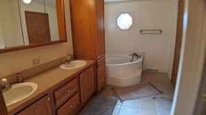 Combined shower/bathtub, hair dryer, towels, soap