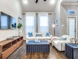 TV, offices - Driem House Luxurious Home in Legacy - Long Term (Plano)