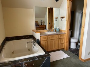 Ensemble douche/baignoire, sĆØche-cheveux, serviettes fournies, savon