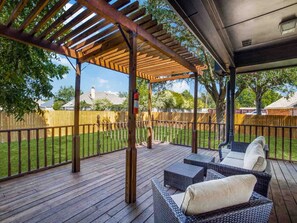 Terrace/patio - Driem House-Designer /huge yard /North Dallas (Dallas)