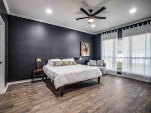 4 bedrooms, iron/ironing board