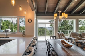 Interior - Gorgeous Cottage on Black Sturgeon Lake - Kenora, Ontario (Kenora)