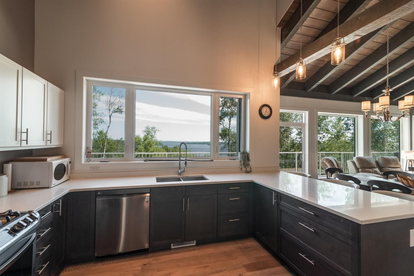 Kylskåp, mikrovågsugn, ugn och spishäll