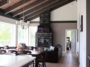 Dining - Gorgeous Cottage on Black Sturgeon Lake - Kenora, Ontario (Kenora)