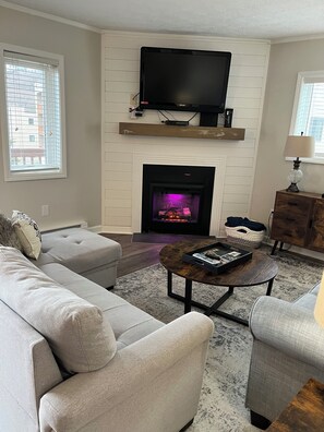 TV, fireplace