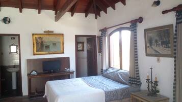 Bügeleisen/Bügelbrett, kostenloses WLAN, Bettwäsche