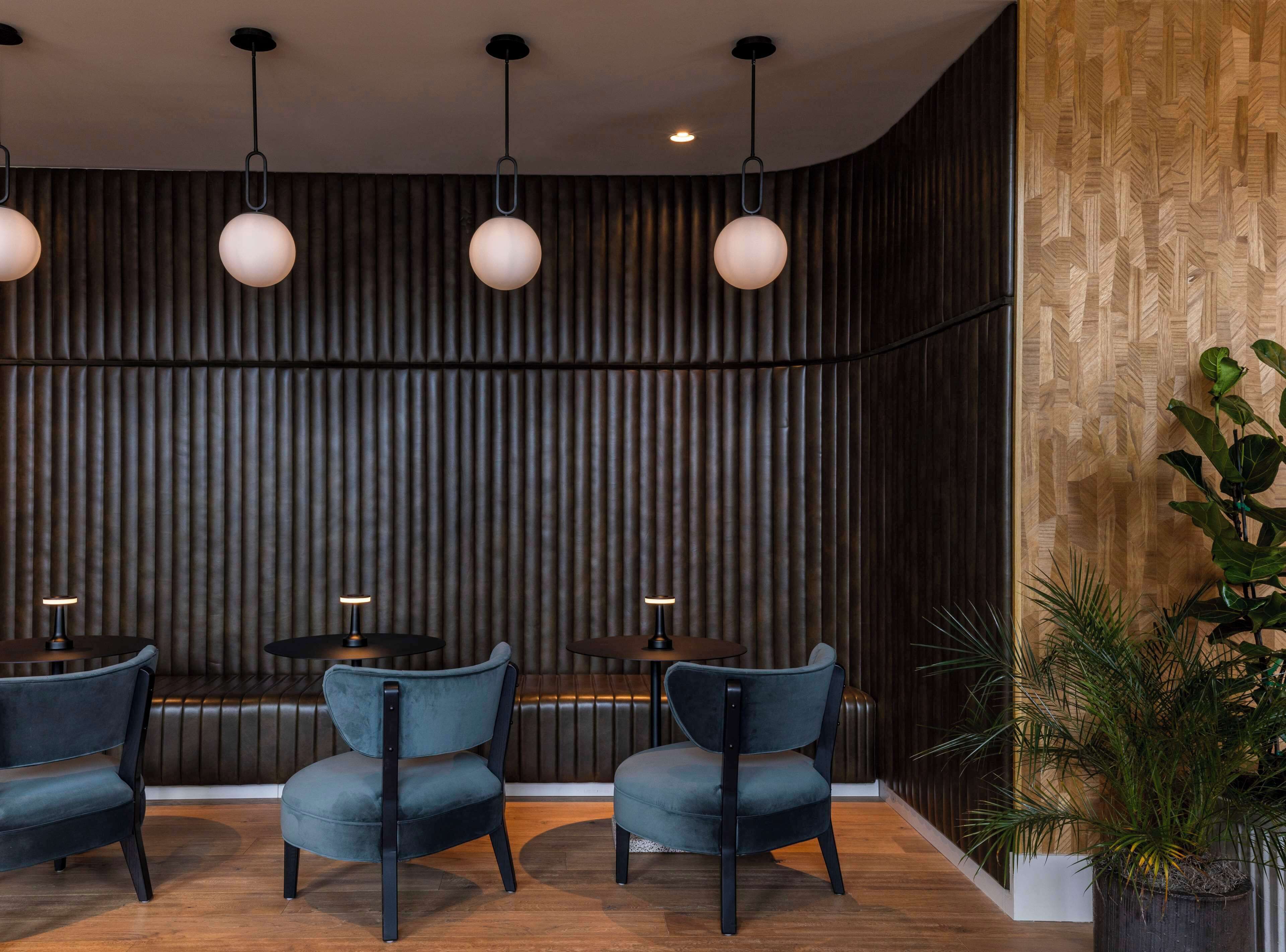 breakfast, lunch, dinner served; american cuisine