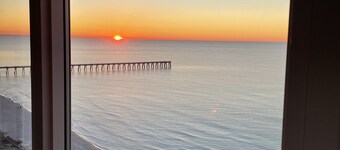 🏖️ Halfway To Heaven~ BEAUTIFUL~SPACIOUS~Gulf Front~Pool~Hot Tub-3B3B, Sleeps 8