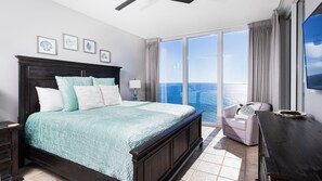 3 slaapkamers, een strijkplank/strijkijzer, gratis wifi, beddengoed