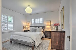 3 bedrooms, iron/ironing board, Internet, bed sheets