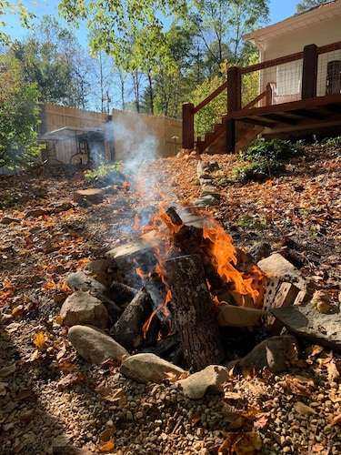 Rustic Ridge a cabin close to hiking and skiing!