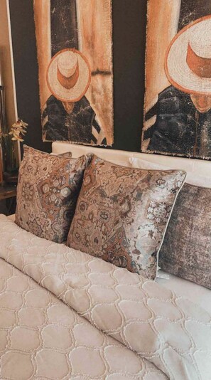 Room - TIKI HUT on Katy Trail..! (Dallas)