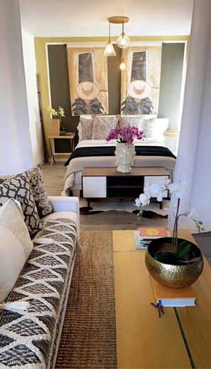 Room - TIKI HUT on Katy Trail..! (Dallas)