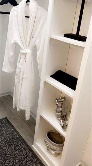 Interior - TIKI HUT on Katy Trail..! (Dallas)