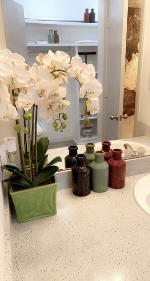 Bathroom - TIKI HUT on Katy Trail..! (Dallas)