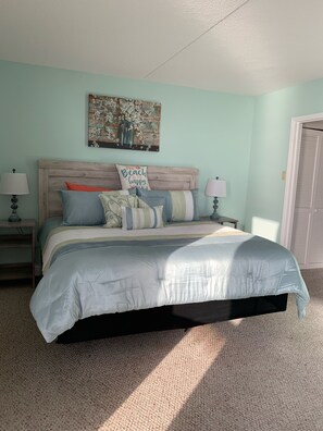 3 bedrooms, iron/ironing board, WiFi, bed sheets - Oceanfront Relaxation: Brigadune 10D (Myrtle Beach)