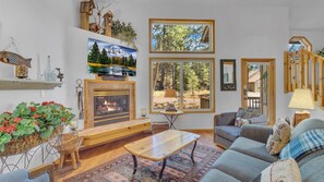 House, Multiple Beds (Coyote - Unit 15) | Living area - Coyote Lane 15 (Bend)