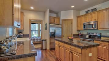 Casa, varias camas (Jacinto 1) | Cocina privada | Mesa de comedor